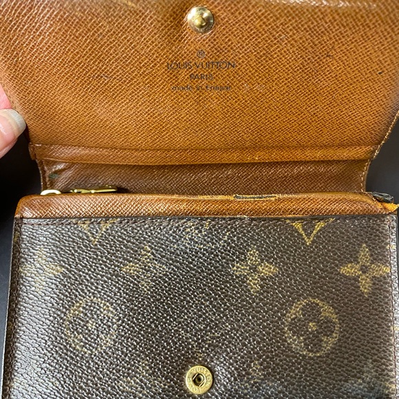 Louis Vuitton 2002 Porte Monnaie Tresor Compact Wallet Authentic and Vintage - Picture 9 of 17